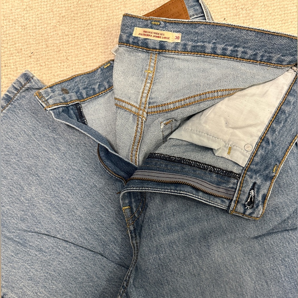 Levi’s - Ribcage Wide Jean - Size 30